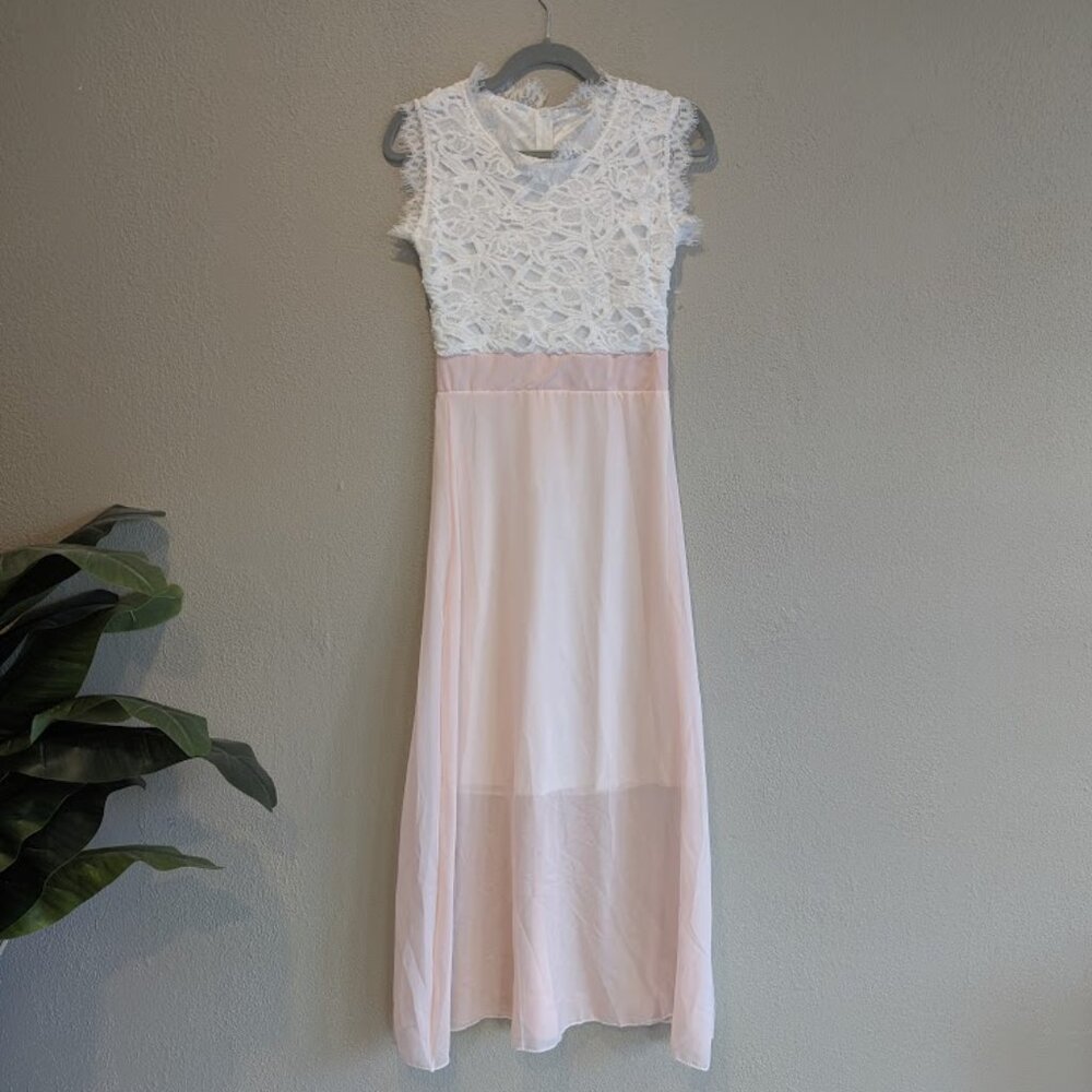 White Lace & Blush Pink Chiffon Dress * Size Medium